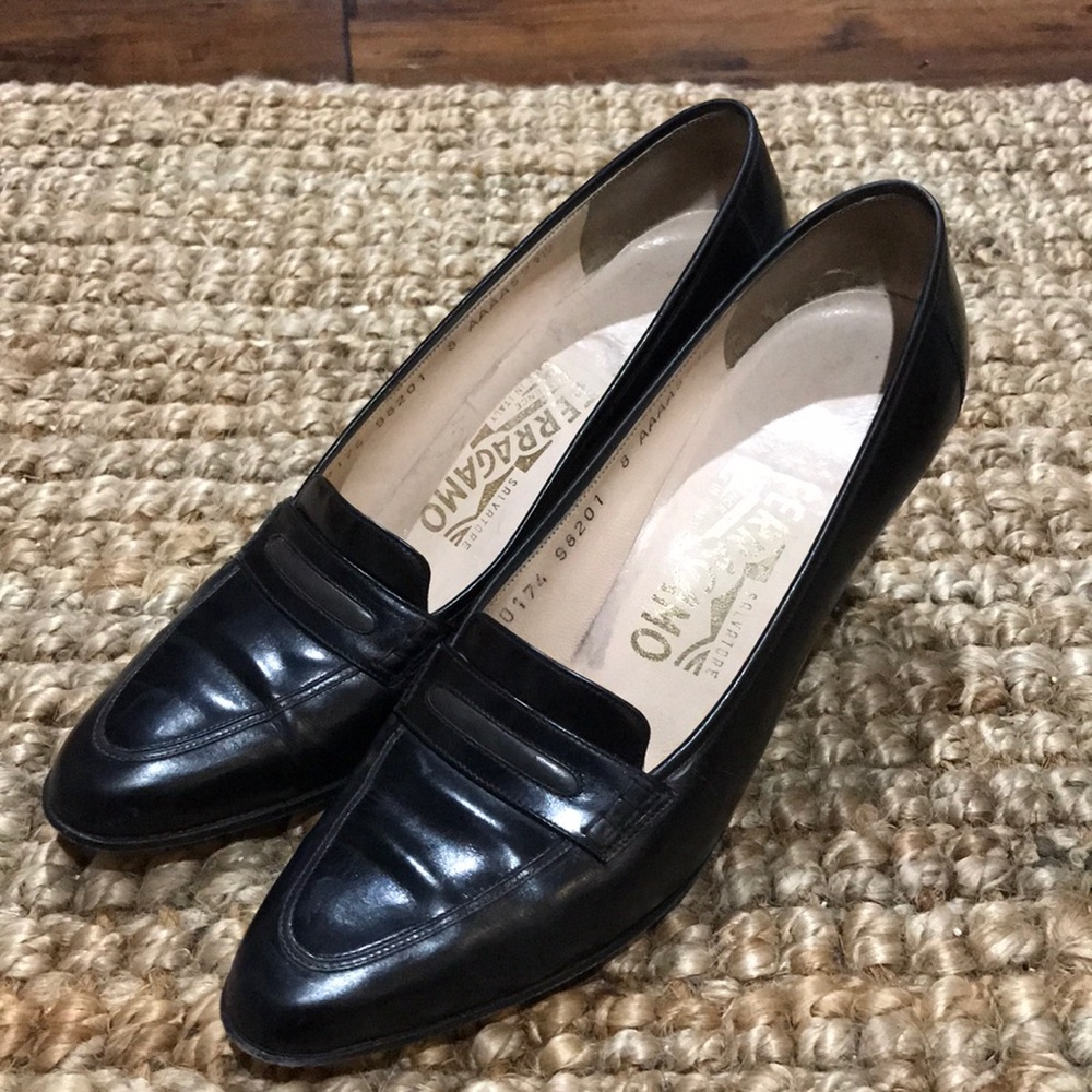 Vintage Salvatore Ferragamo Black Leather Heels Size 8 NARROW